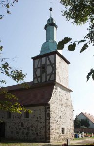 Die Kirche Garitz von außen - entlang des Flämingradweges